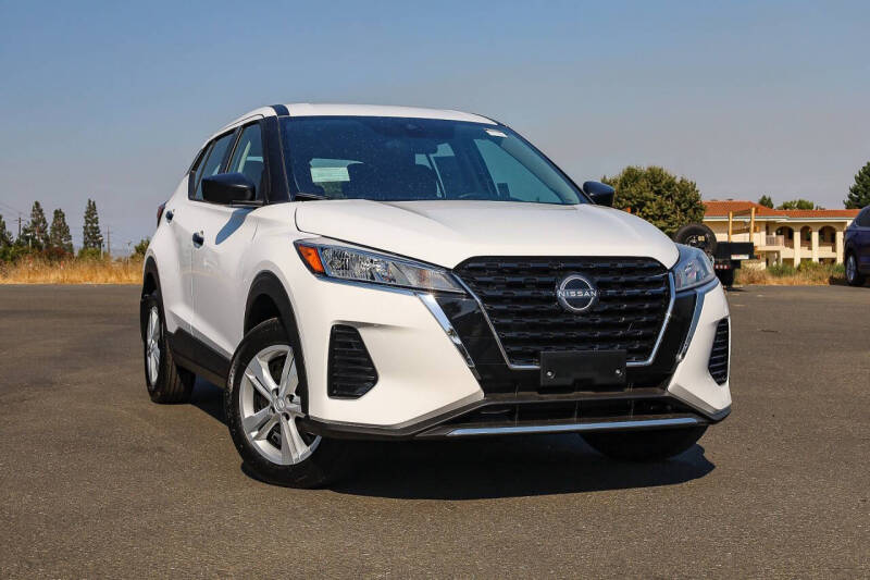 2025 Nissan KICKS PLAY Base's photo