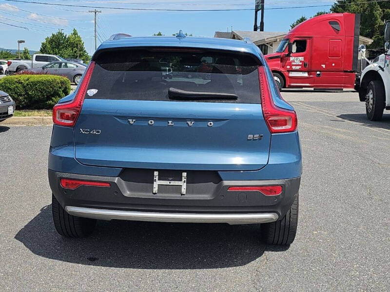 2024 Volvo XC40 B5 Plus Bright Theme