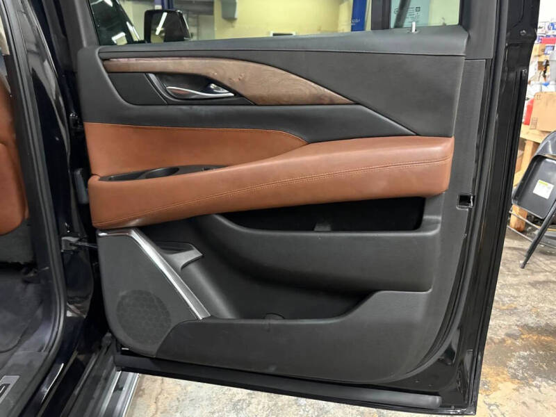 2016 Cadillac Escalade ESV Luxury Collection