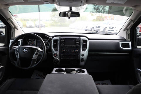 2017 Nissan Titan SV