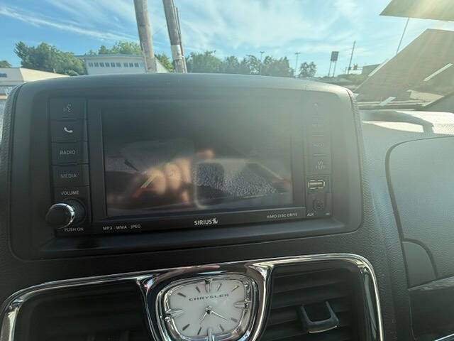 2011 Chrysler Town and Country Touring-L