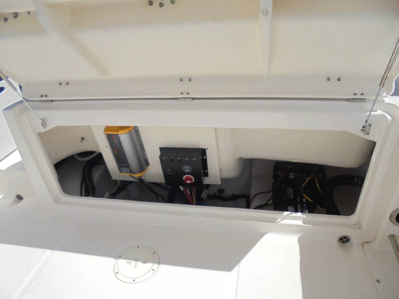 2017 Robalo R222
