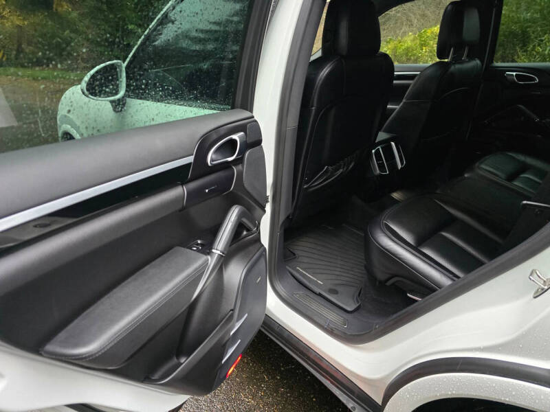 2017 Porsche Cayenne Platinum Edition