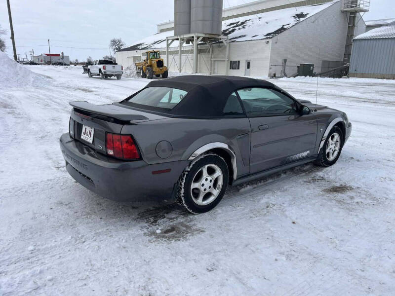 2003 Ford Mustang Deluxe