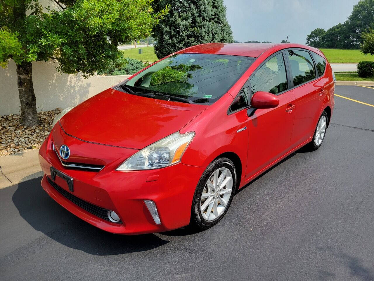 Toyota prius v 2013