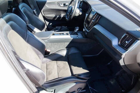 2019 Volvo XC60 T5 R-Design