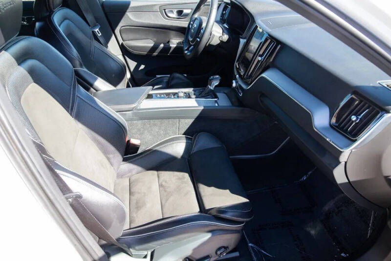 2019 Volvo XC60 T5 R-Design