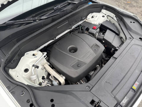 2017 Volvo XC90 T6 R-Design