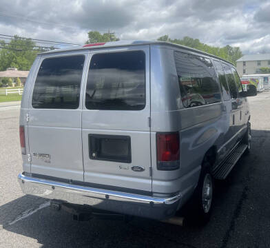 2013 Ford E-Series E-350 SD XLT