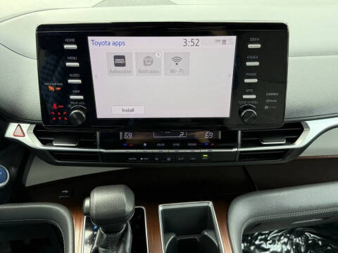 2021 Toyota Sienna LE 8-Passenger