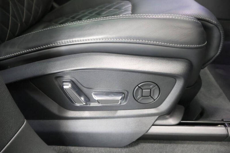 2023 Audi SQ8 4.0T quattro Premium Plus