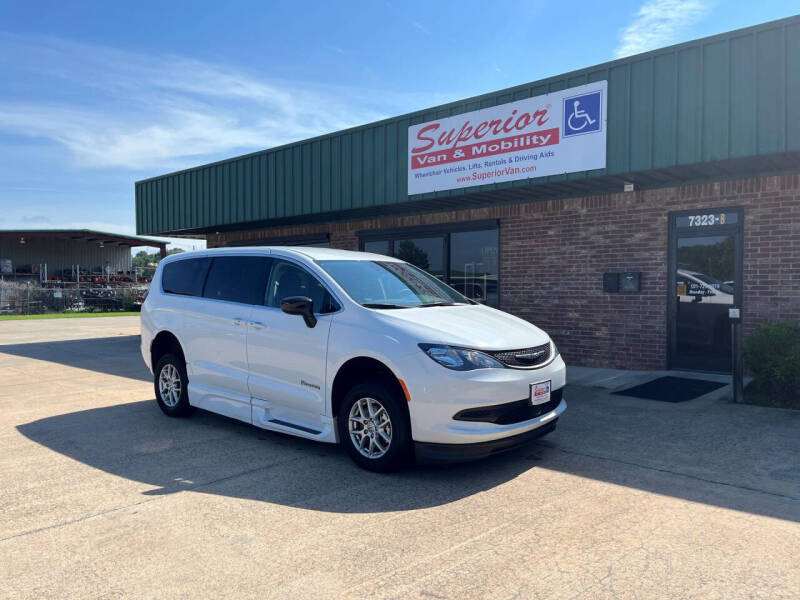 2024 Chrysler Voyager LX