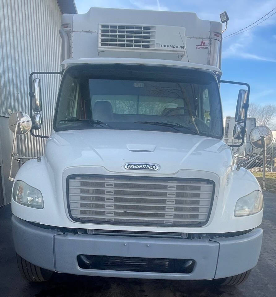 FreightlinerBOX TRUCK M27