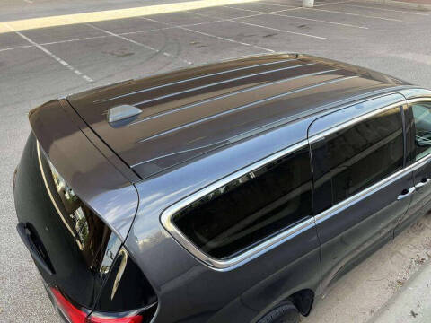 2022 Chrysler Voyager LX