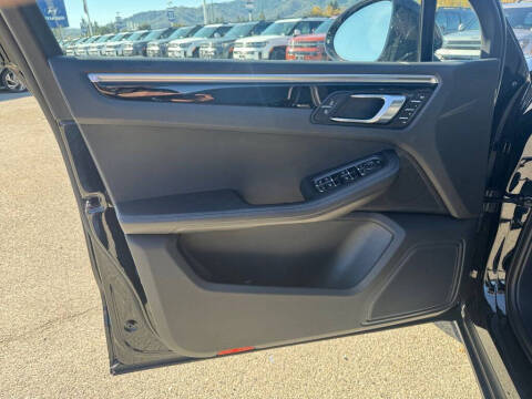 2023 Porsche Macan T