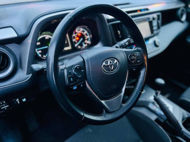 2017 Toyota RAV4 Hybrid XLE