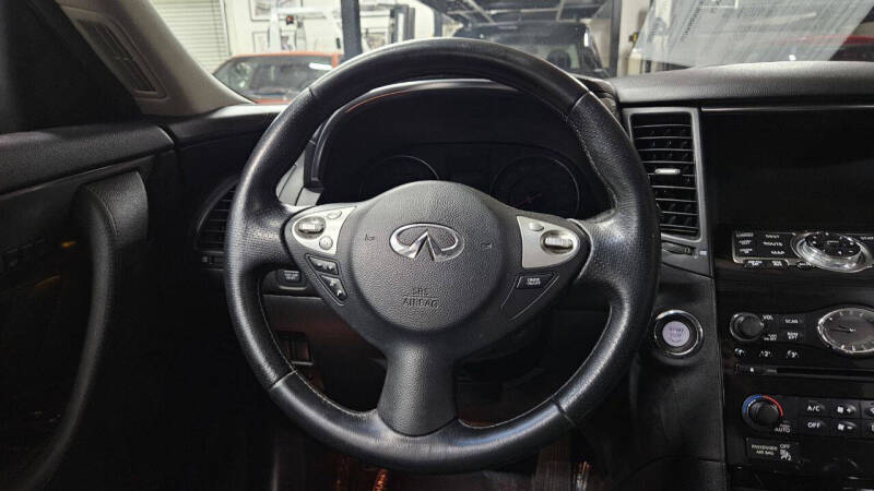 2010 INFINITI FX 35 photo 19