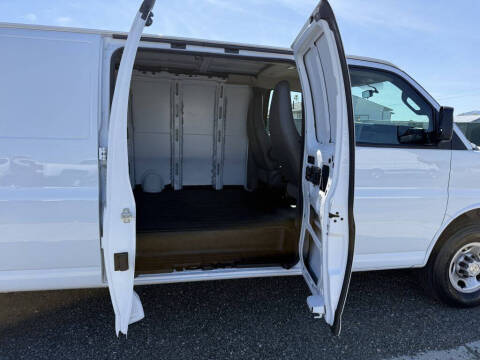 2022 Chevrolet Express 2500