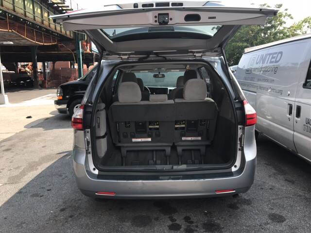2015 Toyota Sienna LE 8-Passenger