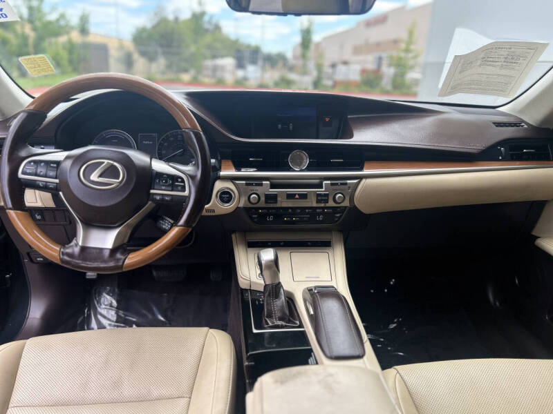 2017 Lexus ES 300h