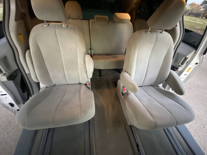 2014 Toyota Sienna L 7-Passenger