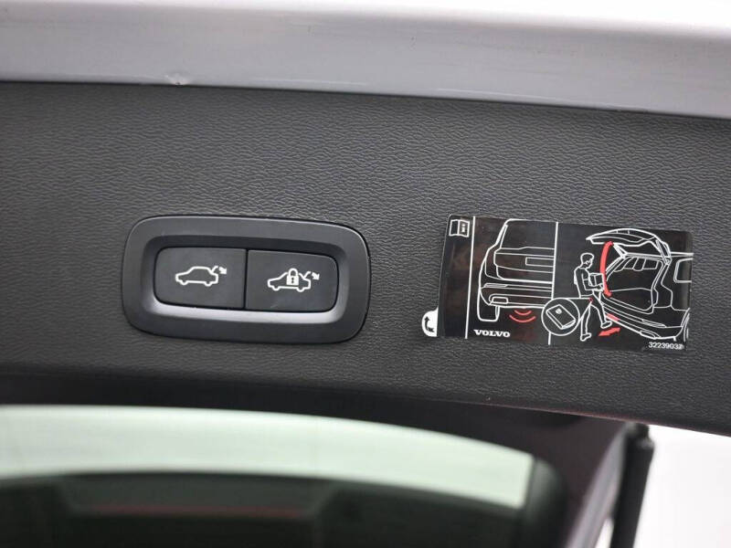 2021 Volvo XC40 T5 Momentum