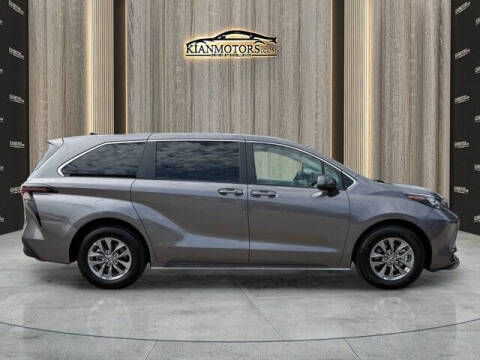 2024 Toyota Sienna LE 8-Passenger