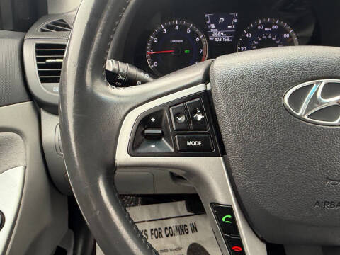 2014 Hyundai Accent SE