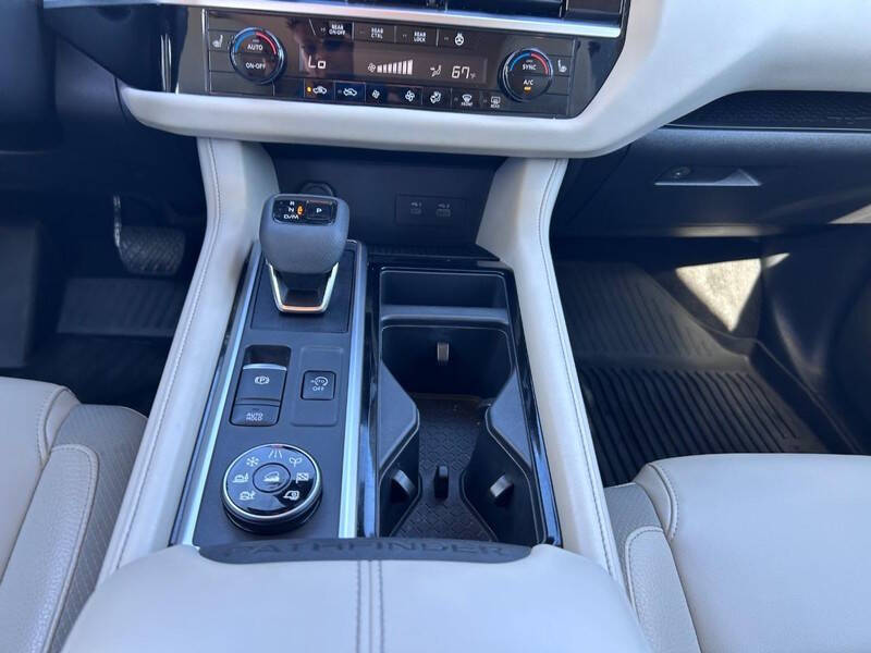 2022 Nissan Pathfinder SL