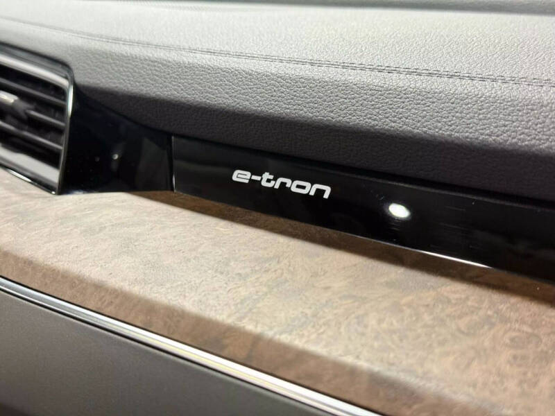 2019 Audi e-tron quattro Premium Plus