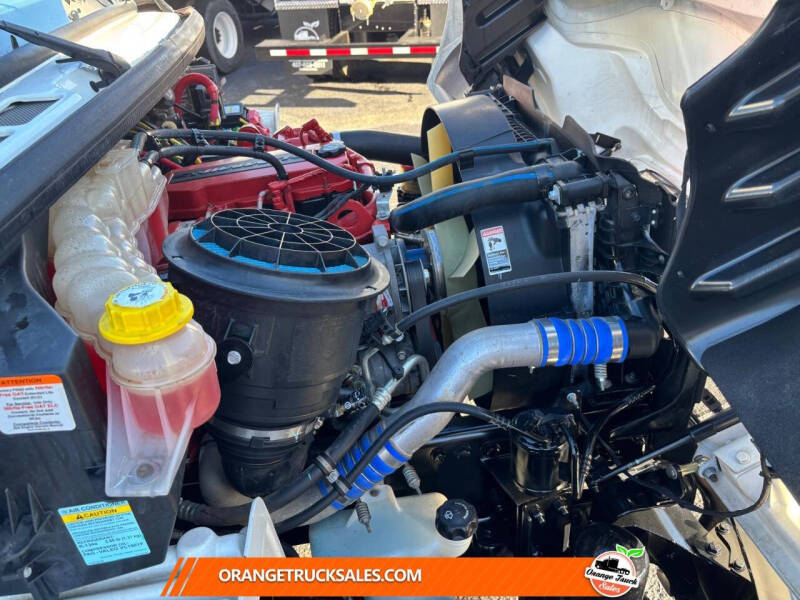 2021 Freightliner M2 106