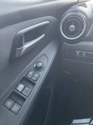 2019 Toyota Yaris XLE