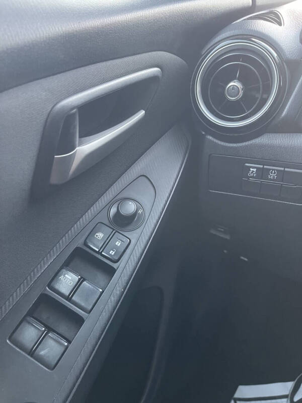 2019 Toyota Yaris XLE