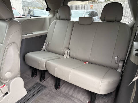 2015 Toyota Sienna XLE 8-Passenger
