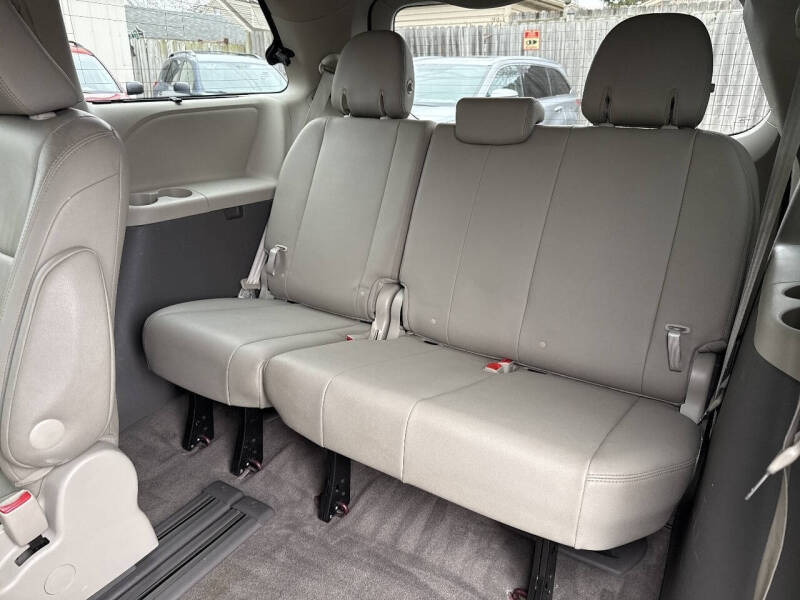 2015 Toyota Sienna XLE 8-Passenger
