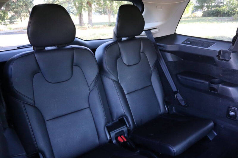 2016 Volvo XC90 T6 Momentum