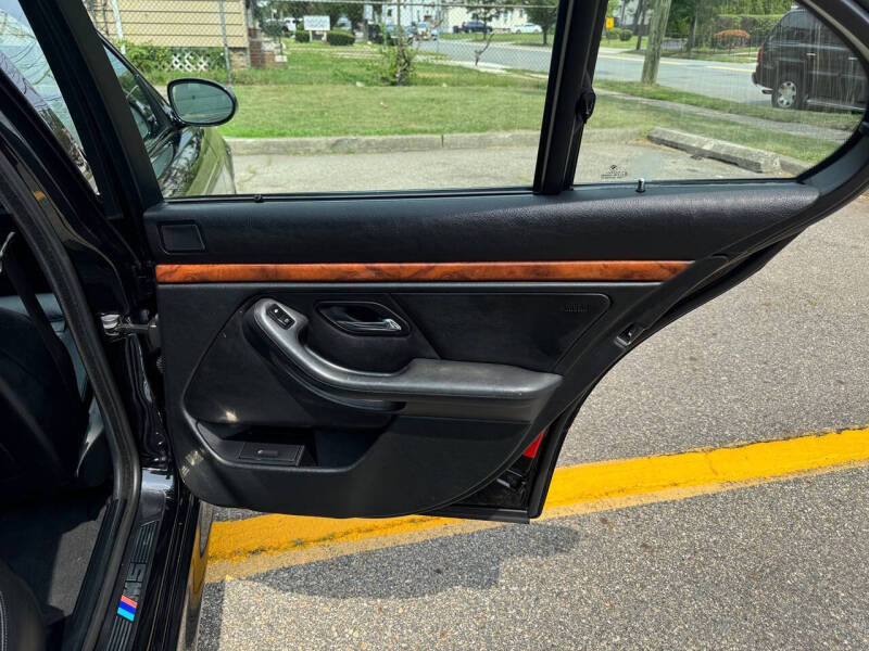 2000 BMW M5