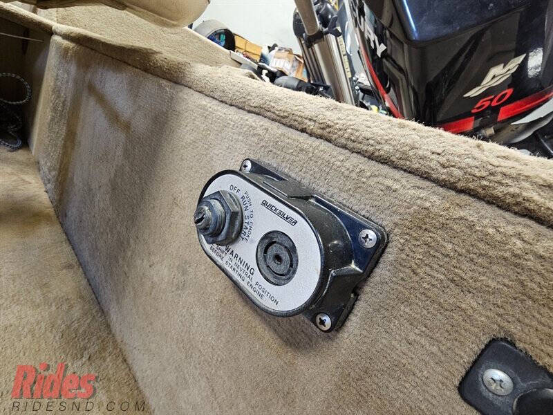 2003 Crestliner 1600