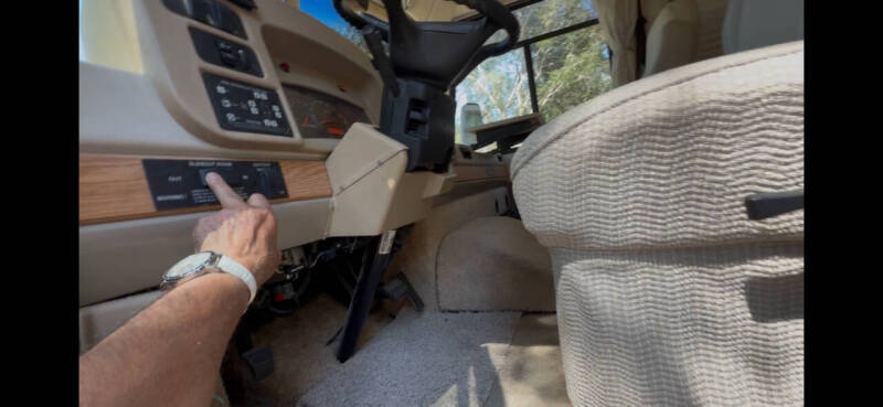 2003 Winnebago Adventurer