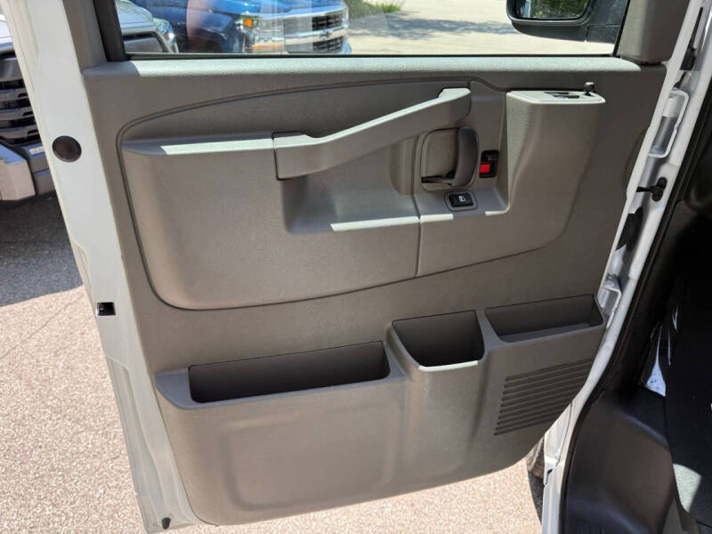 2025 Chevrolet Express LT 3500