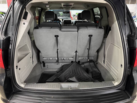 2012 Volkswagen Routan SE