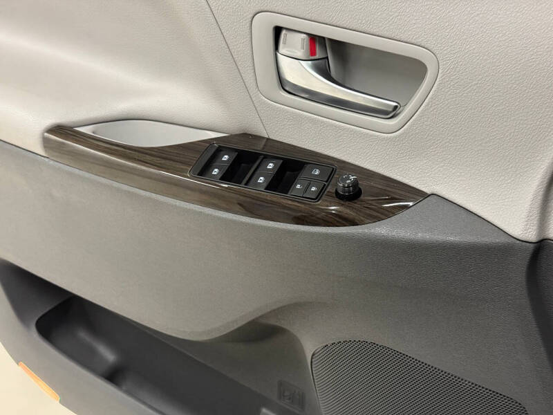 2020 Toyota Sienna XLE Premium 8-Passenger