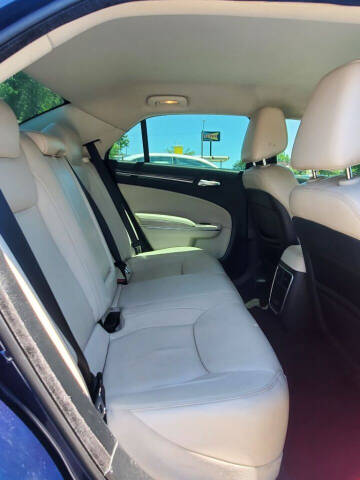 2017 Chrysler 300 Limited