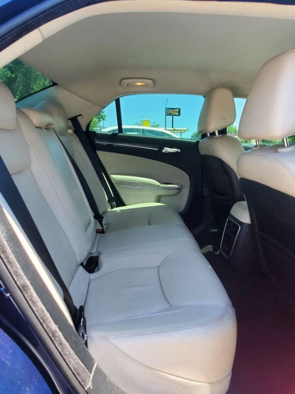 2017 Chrysler 300 Limited