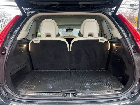 2016 Volvo XC90 T6 Momentum