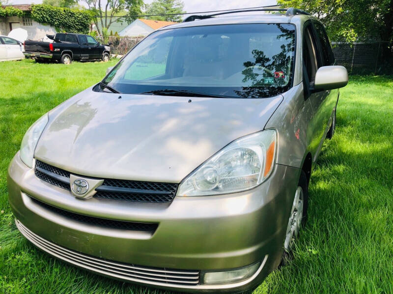 2004 Toyota Sienna for sale at Midland Commercial. Chicago Cargo Vans & Truck in Bridgeview IL