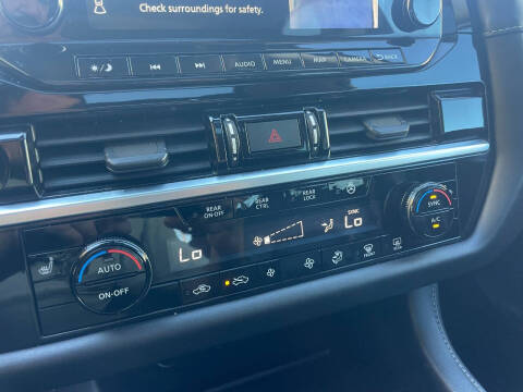 2022 Nissan Pathfinder SL