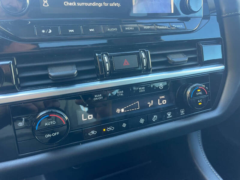 2022 Nissan Pathfinder SL