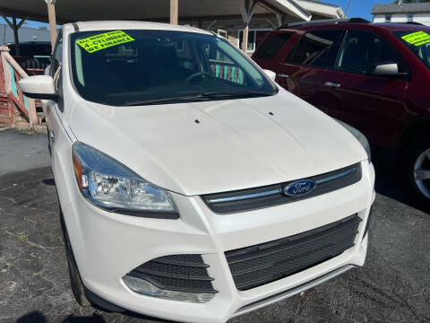 2015 Ford Escape for sale at JORDAN AUTO SALES in Youngstown OH