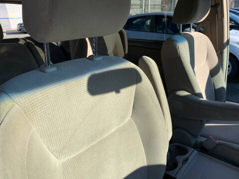 2005 Toyota Sienna LE 8 Passenger